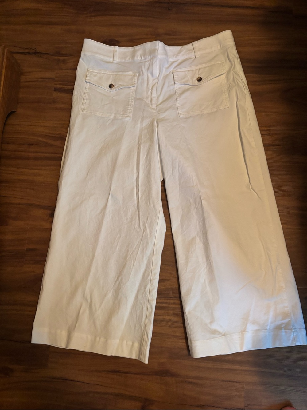 Women’s White Wide-Leg Crop Pants